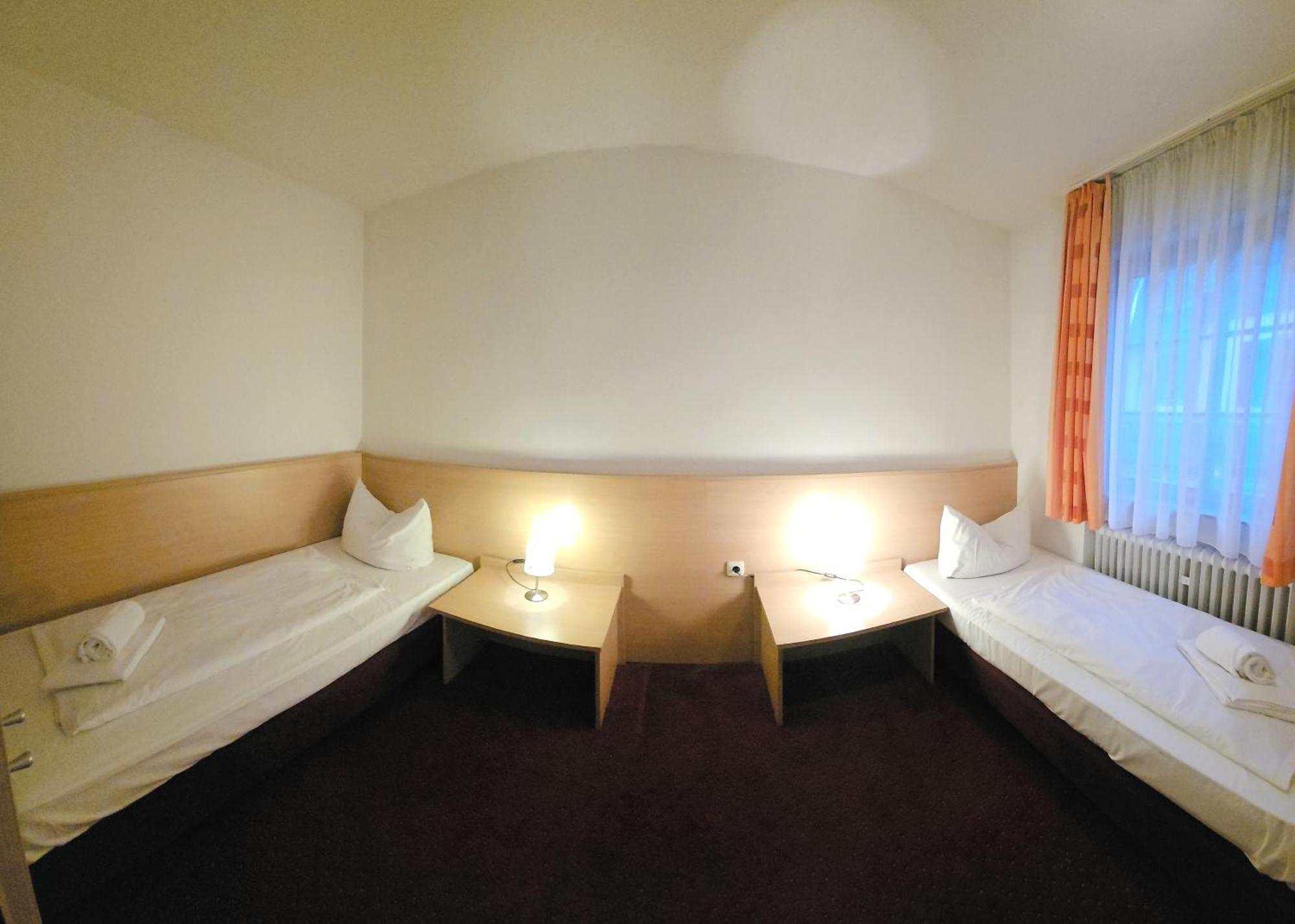 Weinhotel Des Riesling Zum Gruenen Kranz Rüdesheim am Rhein Quarto foto